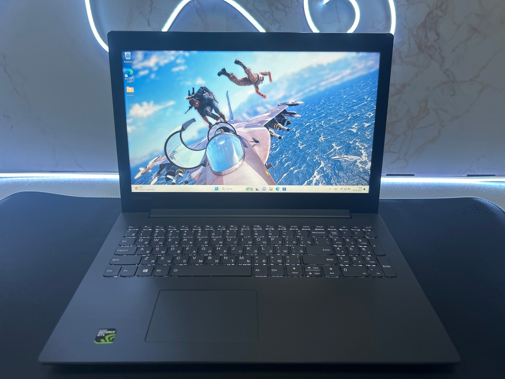 Ноутбук Lenovo 330-15ICH. Конфигурация: i5-8300H/4GB/256GB/GTX 1050 4GB/FHD/DOS