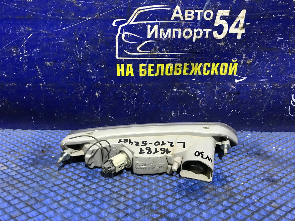 Повторитель в бампер левый NISSAN LARGO 1993-1996