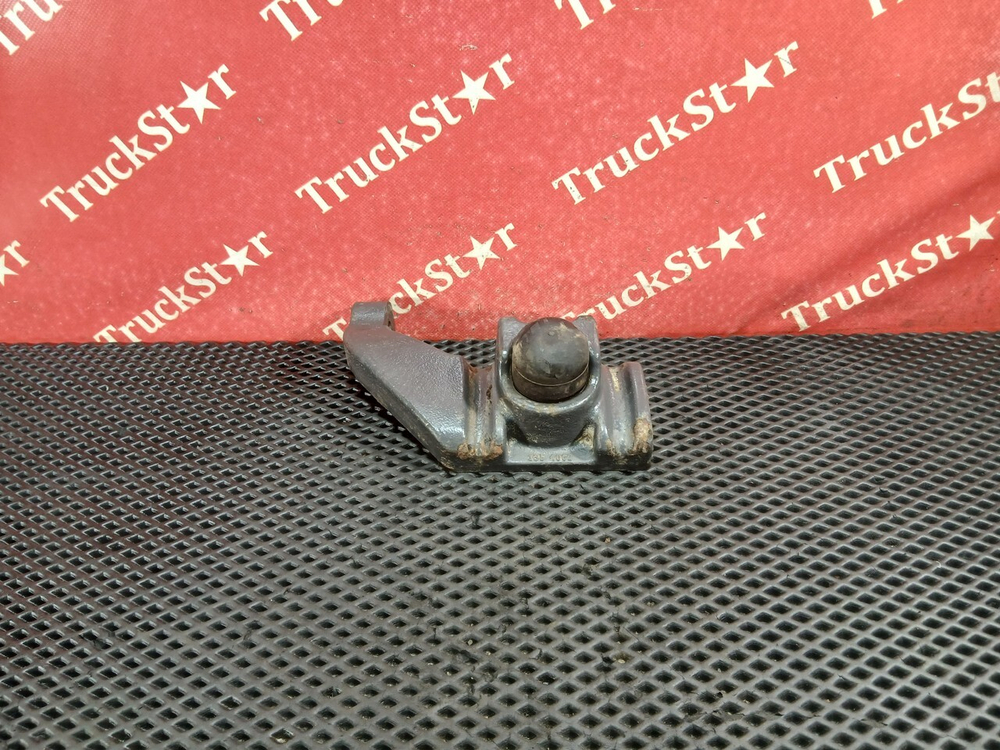 Кронштейн переднего амортизатора