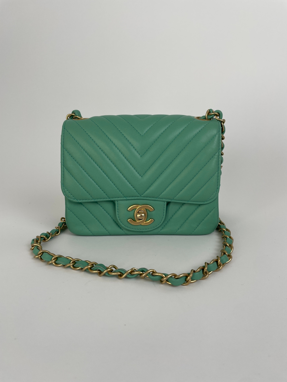 Сумка Chanel Chevron Mini Classic Flap Bag