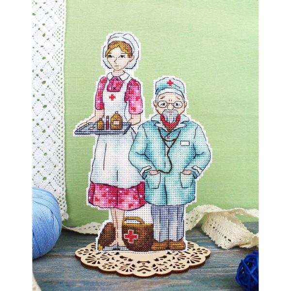 Набор для вышивания нитками МП Студия, на пластиковой канве Врачи 19х12см