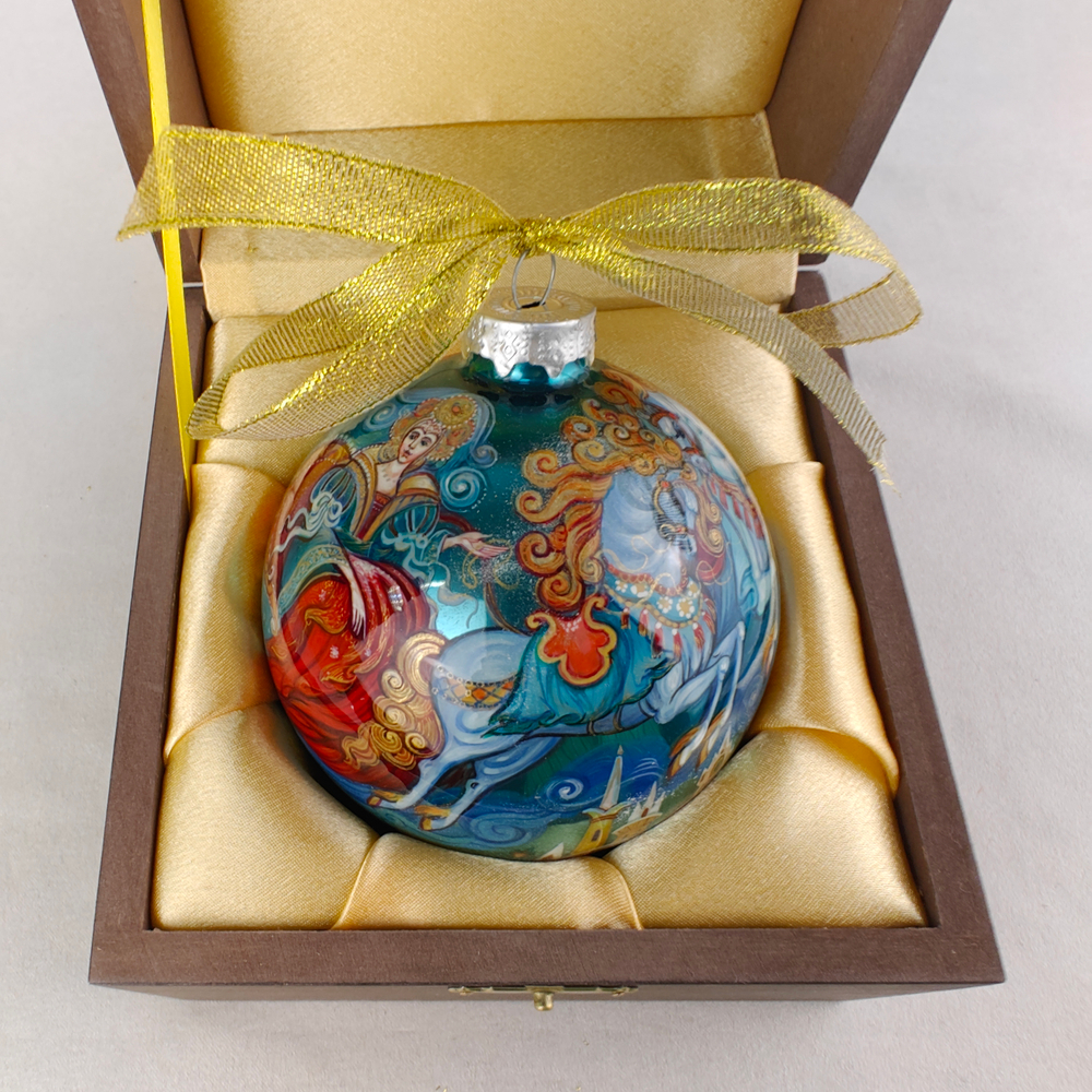 Коллекционный елочный шар с росписью Палех "Снежная королева" в футляре
