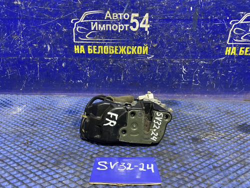 Замок двери передней правой TOYOTA CAMRY 1993