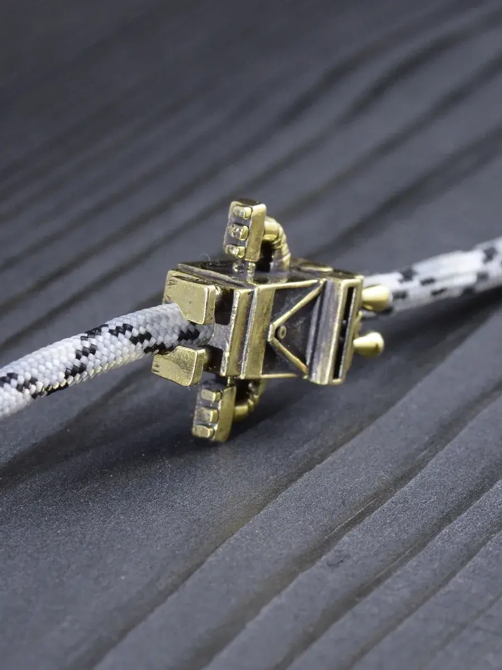 Бусина темлячная для паракорда Заяц-инопланетянин