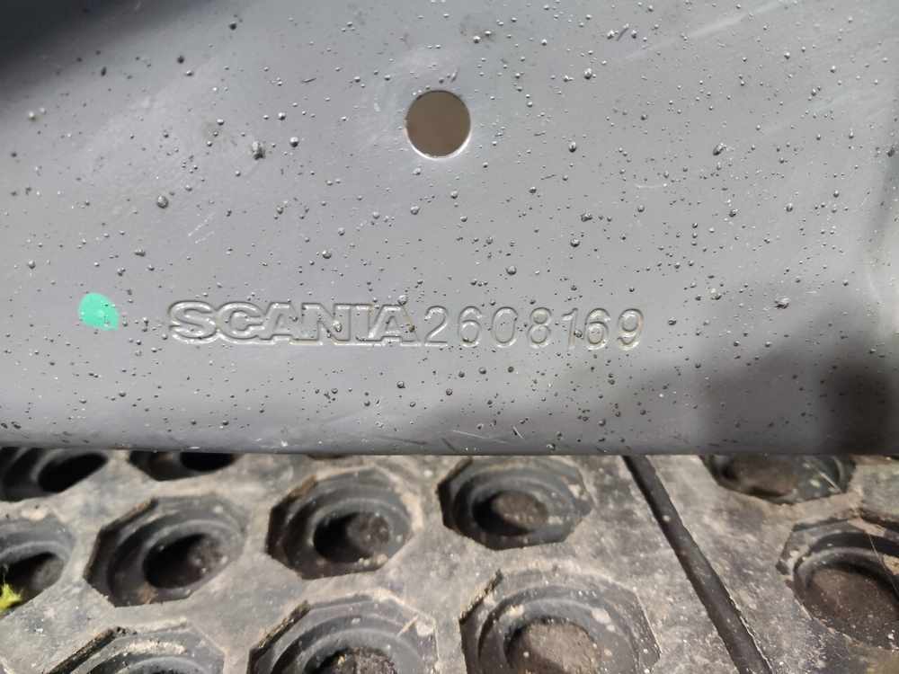 Кронштейн переднего крыла левого 2020г