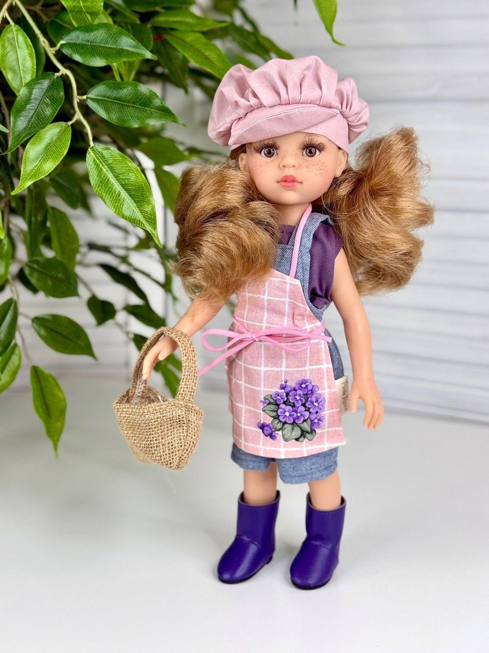 Кукла для девочки 32см Ирене флорист виниловая (04701)