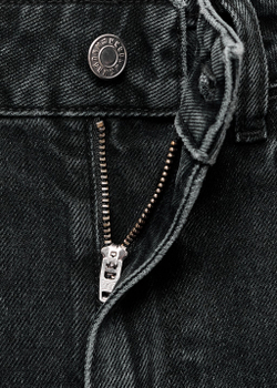 Прямые джинсы с посадкой на талии