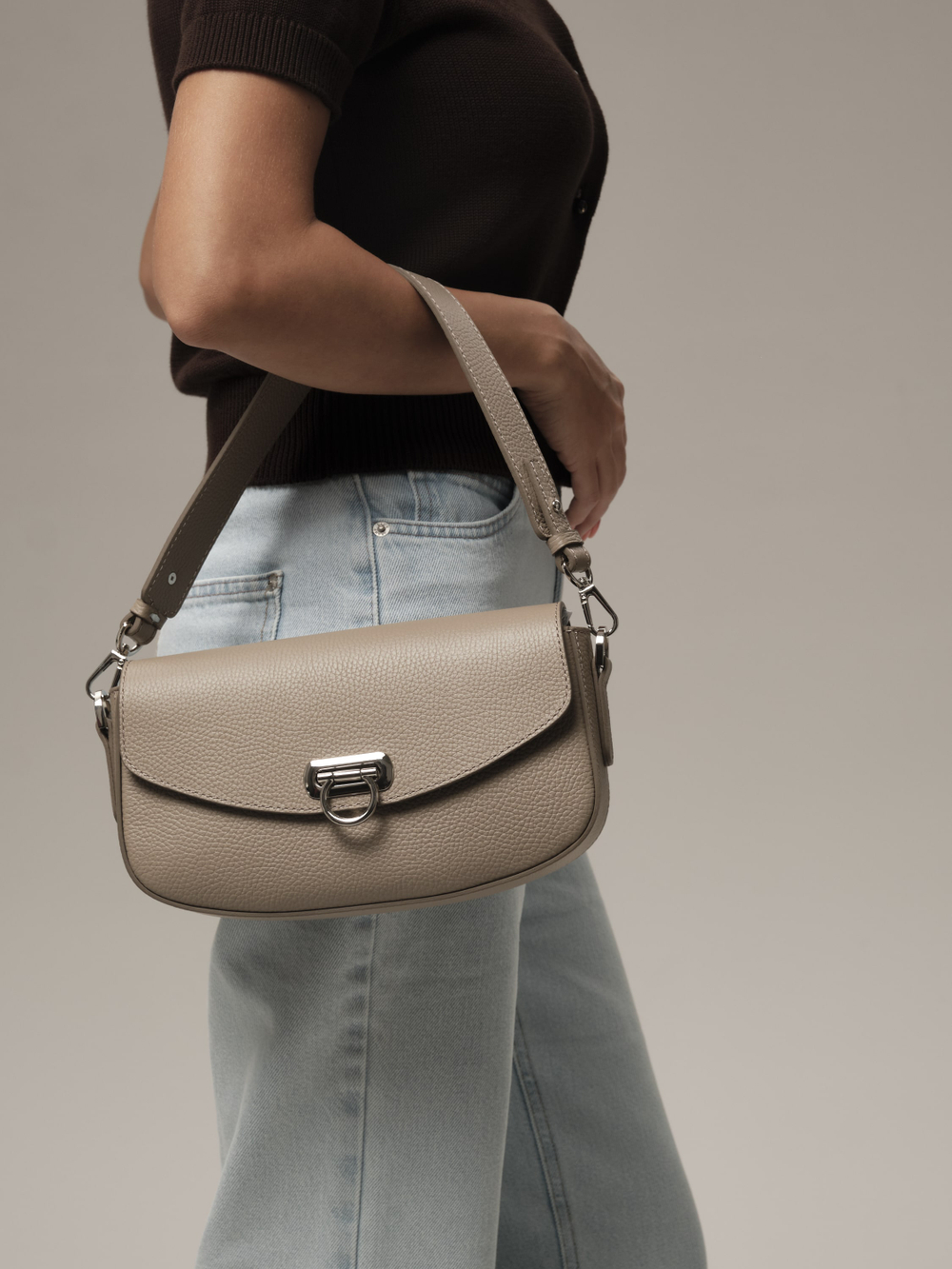 Сумка кожаная на плечо кросс-боди бежевый латте