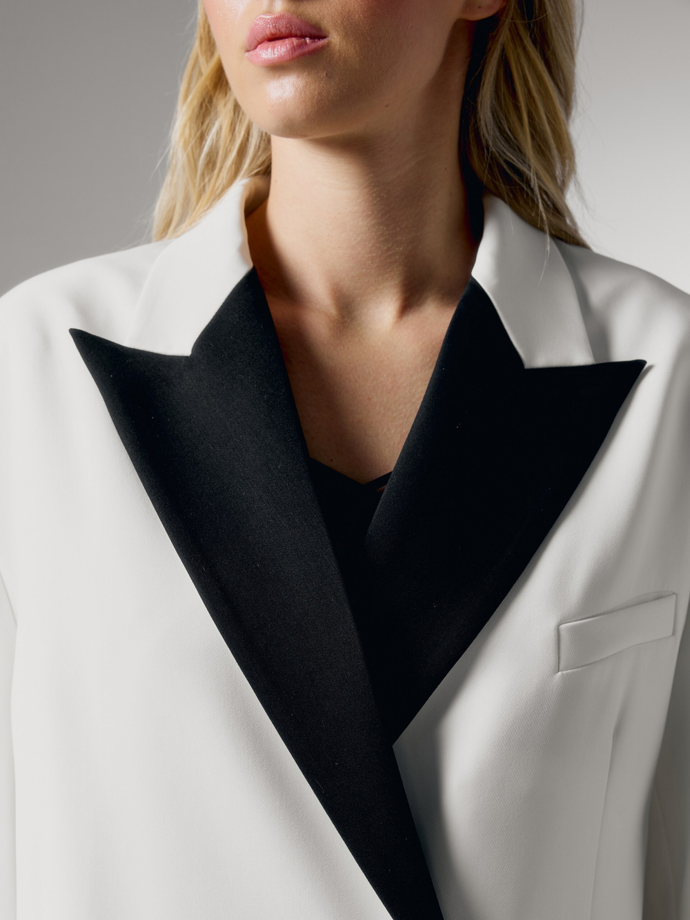 Жакет Loran с черным воротом, молочный