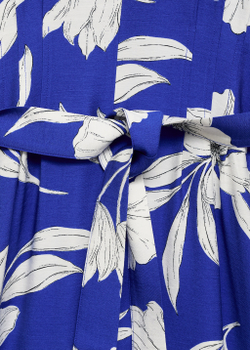 Длинный комбинезон с принтом и поясом