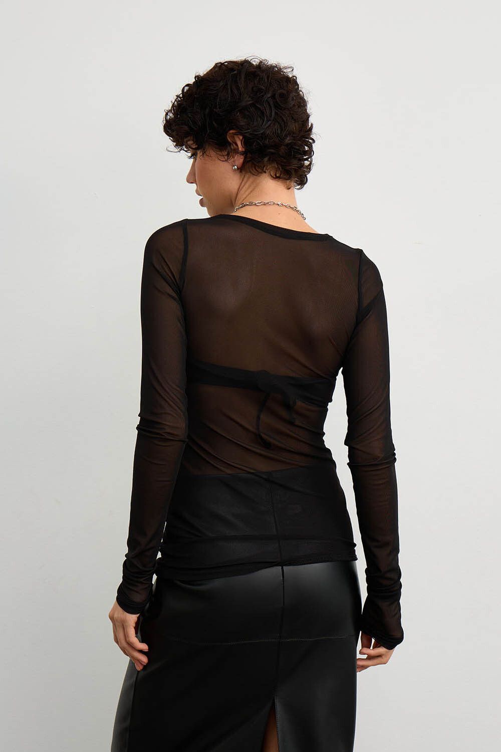 Лонгслив из сетки с втачным рукавом черного цвета