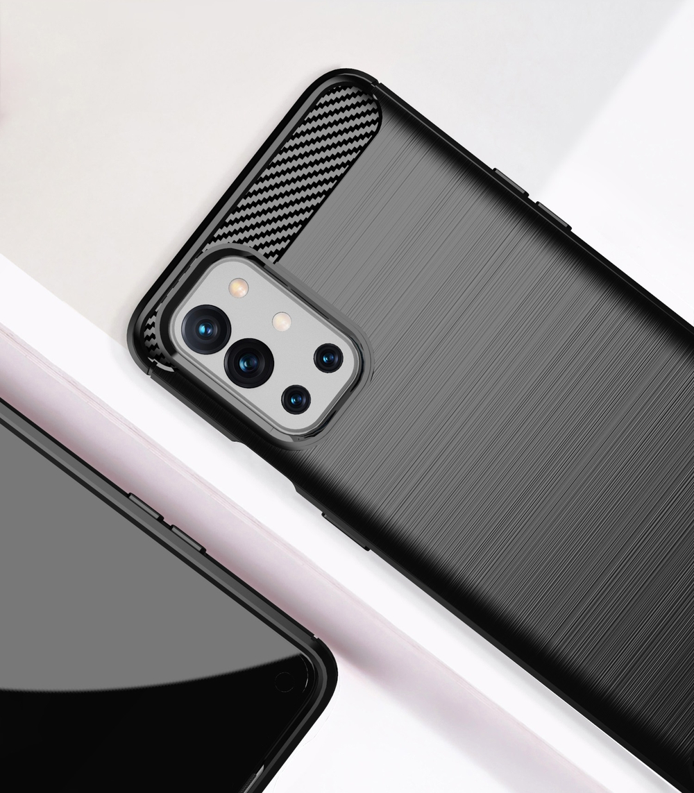 Чехол защитный черного цвета на OnePlus 9R, серия Carbon от Caseport