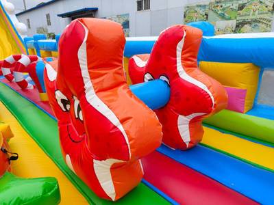 Надувной батут с горкой "Акула" 17х7х7 м без скалодрома 2