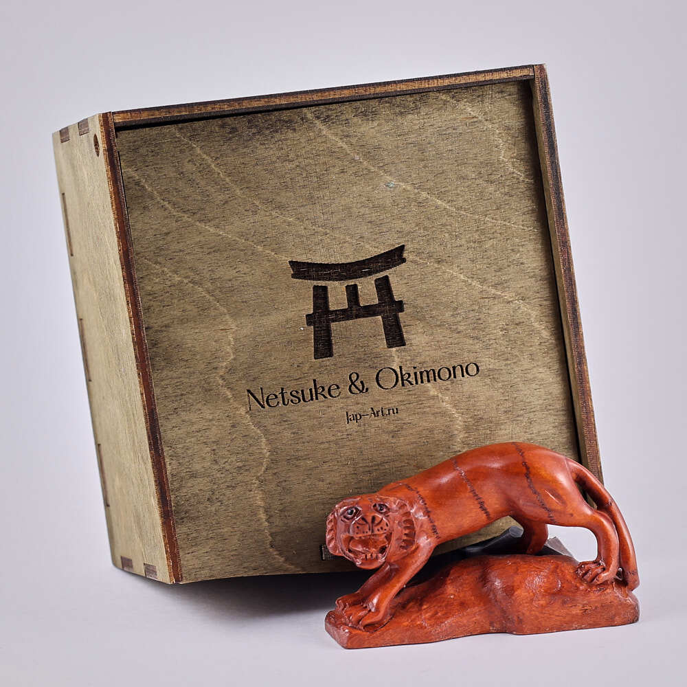 Нэцкэ Тигр на камне