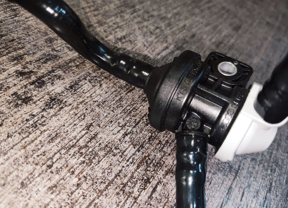 Клапан вентиляции бака с патрубками в сборе VAG