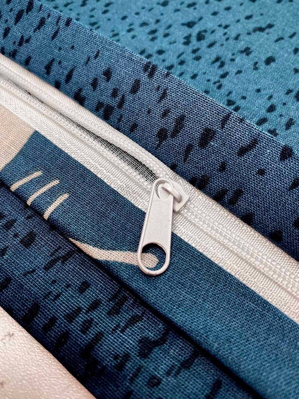 Постельное белье поплин Сказка "Meow" 1,5-сп Наволочка 50x70 см 1 шт Простынь на резинке 90x200 см Пододеяльник 145x215 см