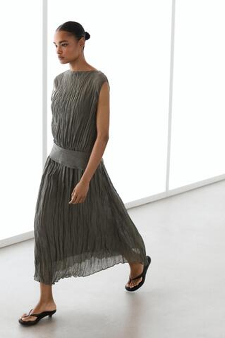 Massimo Dutti Платье из фактурной, струящейся ткани с поясом, серый