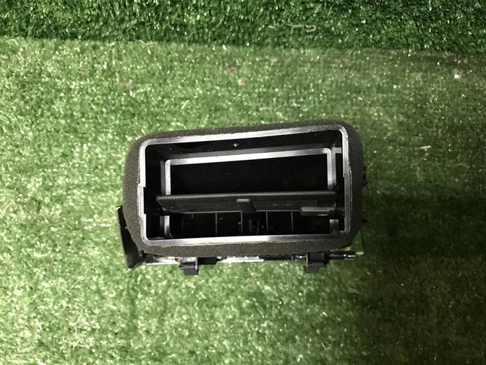 Воздуховод левый Land-Rover Discovery Sport 19-нв