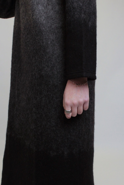 Платье прямого кроя из серой шерсти