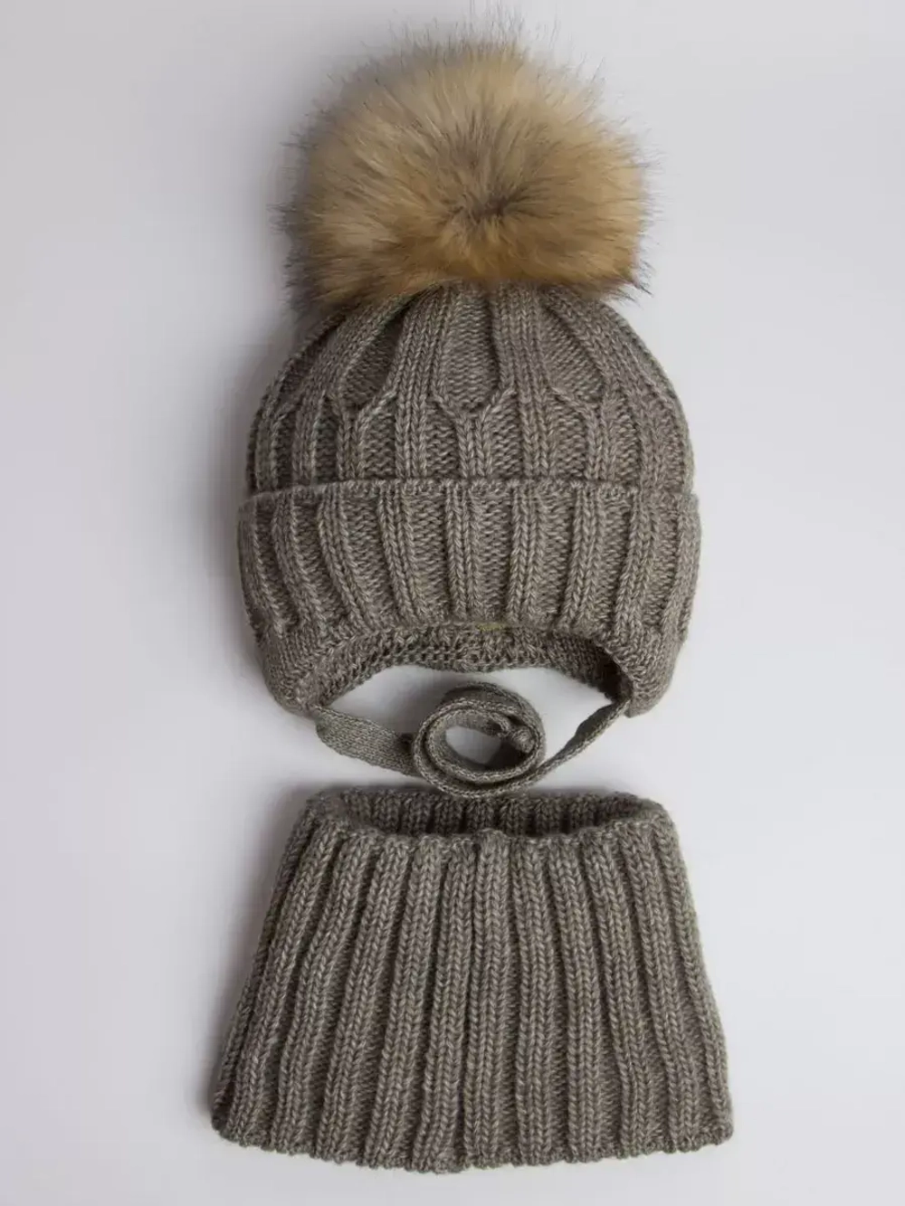 Шапка зимняя детская на завязках и снуд