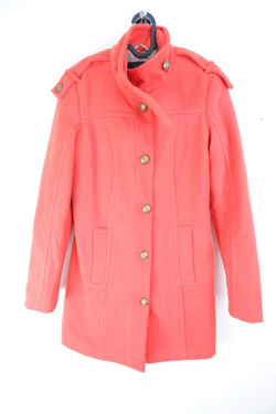 Пальто Kira Plastinina на весну в жизнерадостном оттенке 42-44 размер