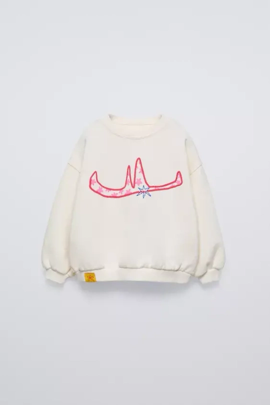 ZARA ТОЛСТОВКА С ПРИНТОМ, ЭКРЮ