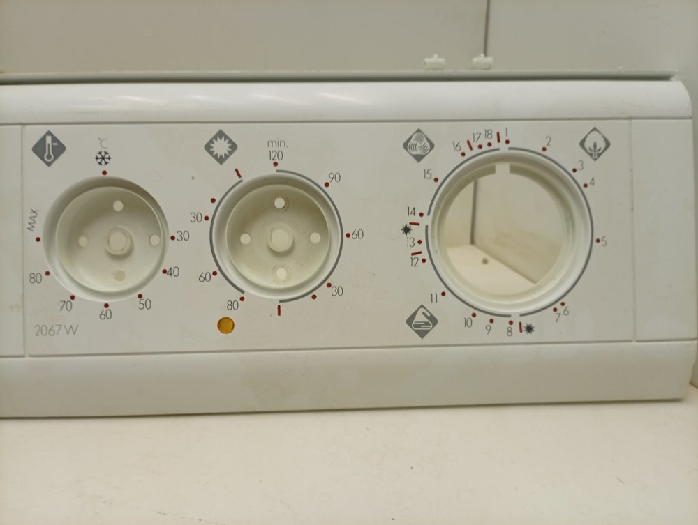 WDN2067WF кт37 Лицевая панель для стиральной машины Indesit б/у