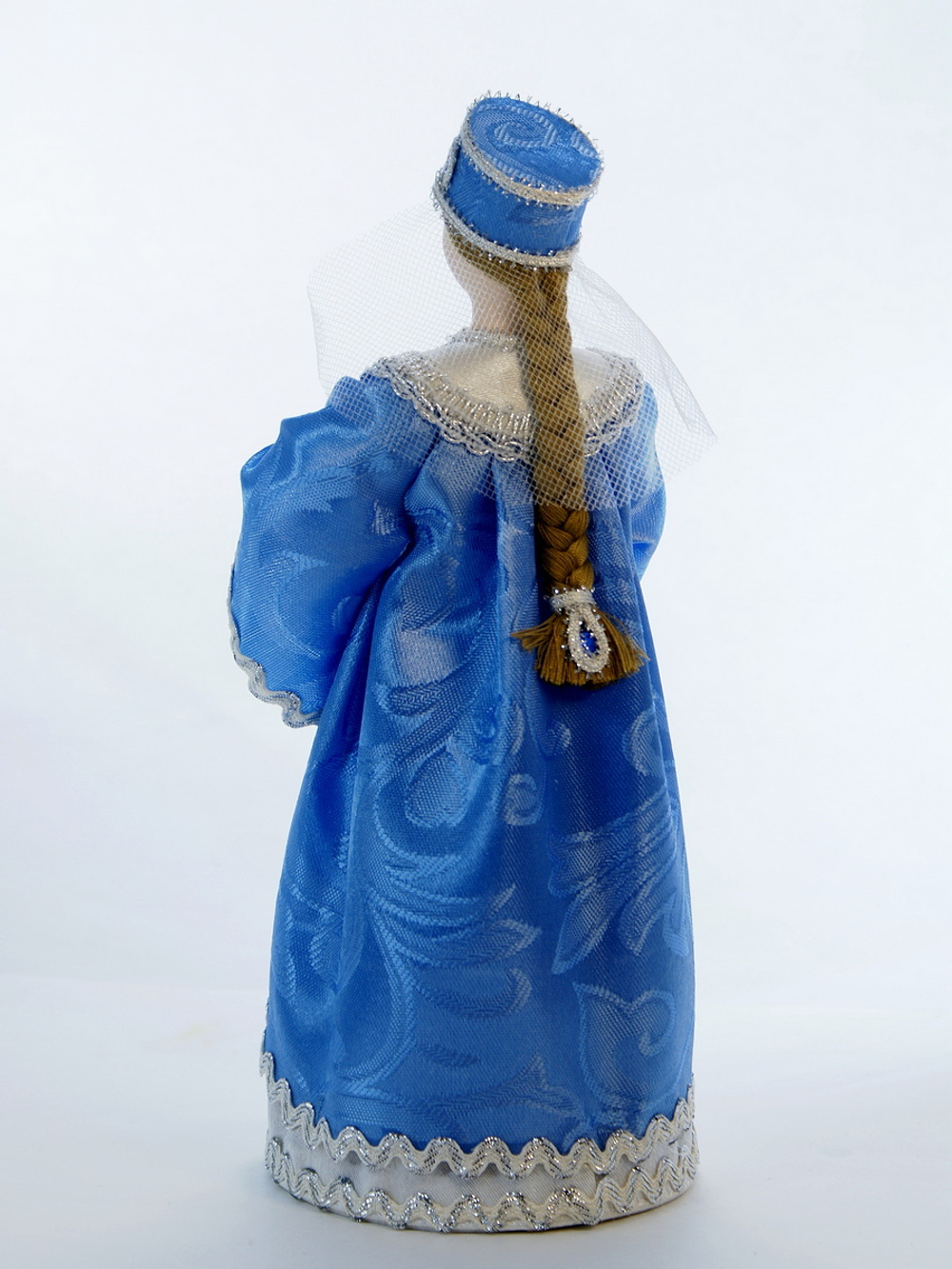 Кукла коллекционная Княжна с муфтой.