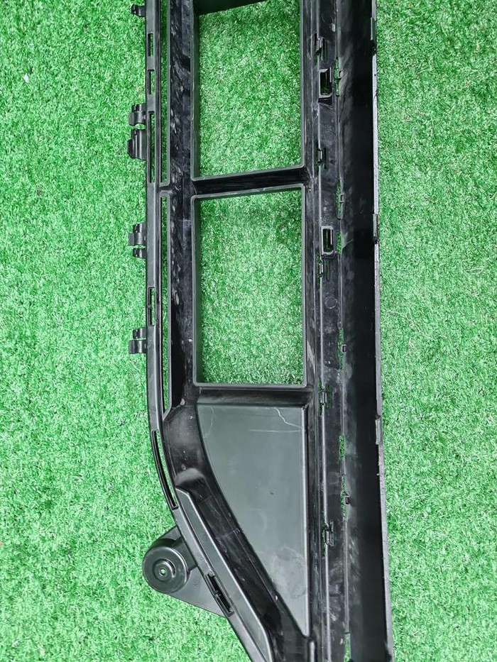 Решетка перед. бампера Mercedes E W213 (20-23) AMG