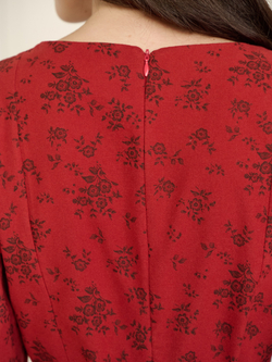 Платье с вырезом-сердечко