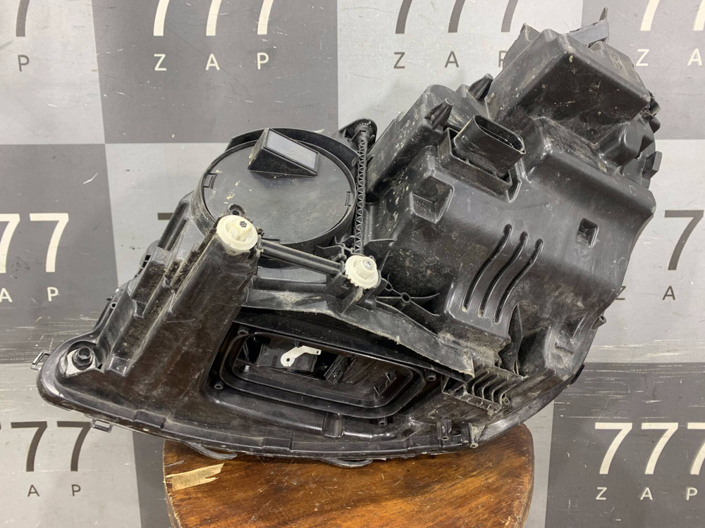 Фара правая LED Mercedes E-Class (W213) 20-23 Б/У Оригинал A2139066408