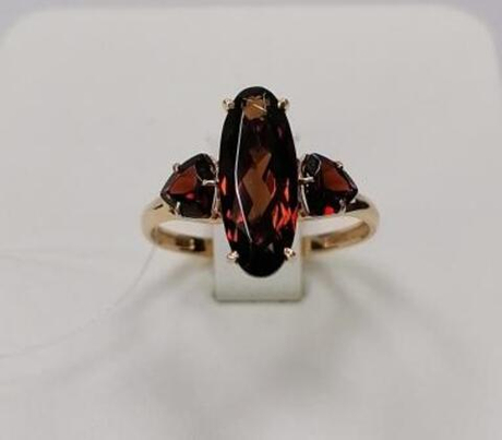 Кольцо из золота с гранатами