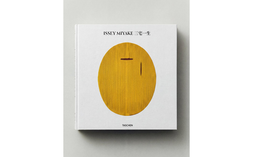 Issey Miyake. Монография о японском дизайнере (издание Taschen, на английском языке)