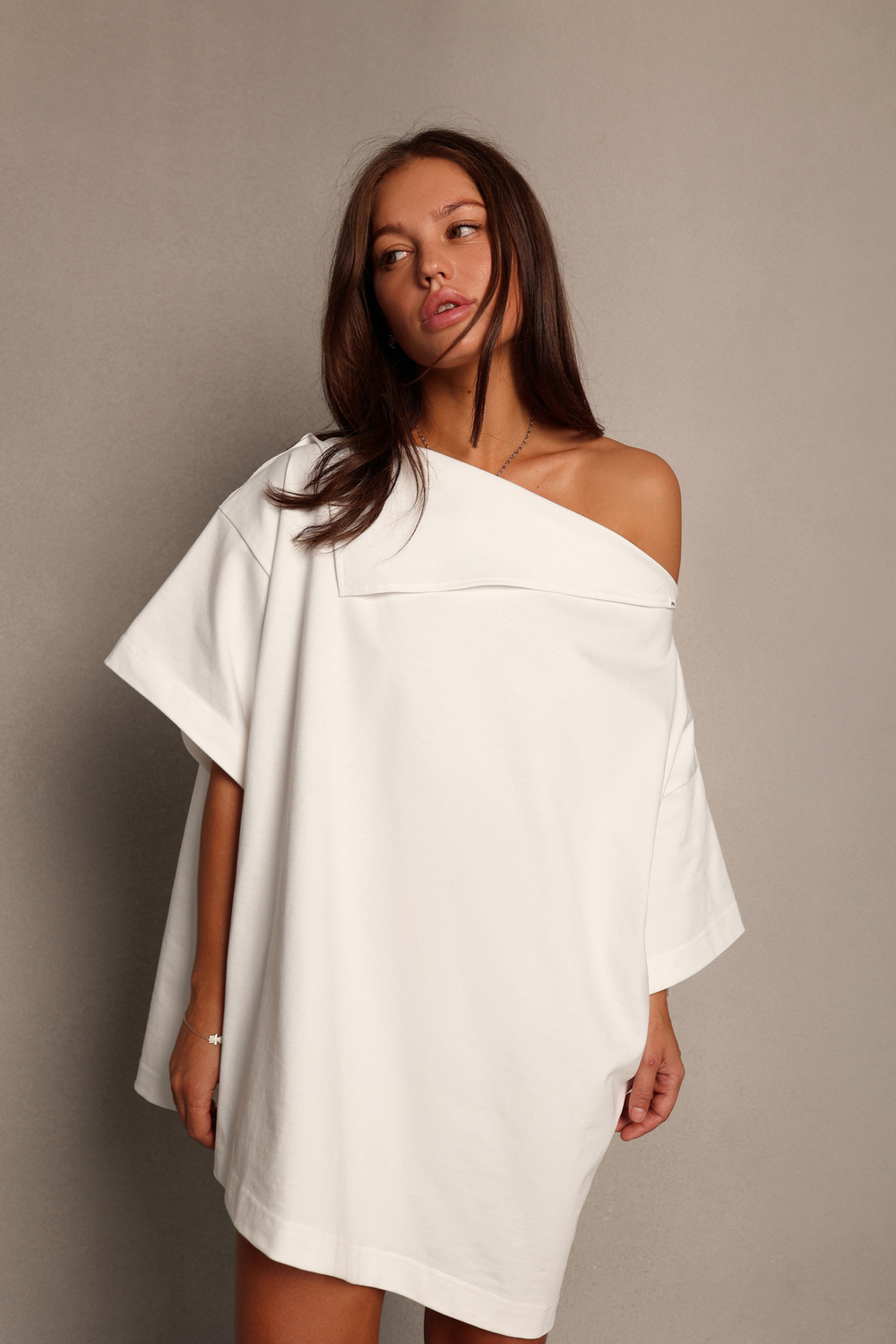 Футболка с отложным уголком