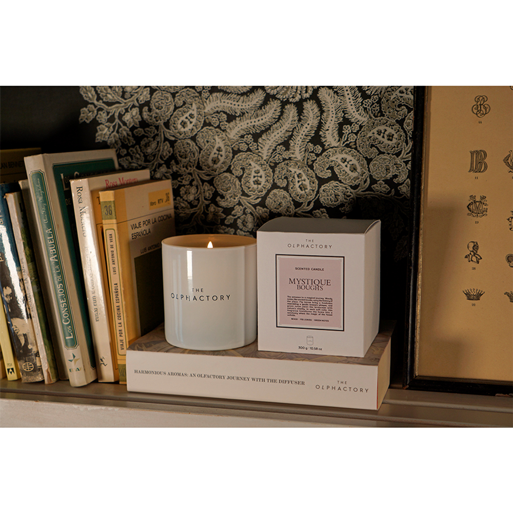 Свеча ароматическая 60ч Ambientair The Olphactory White Insignia Mystique Boughs