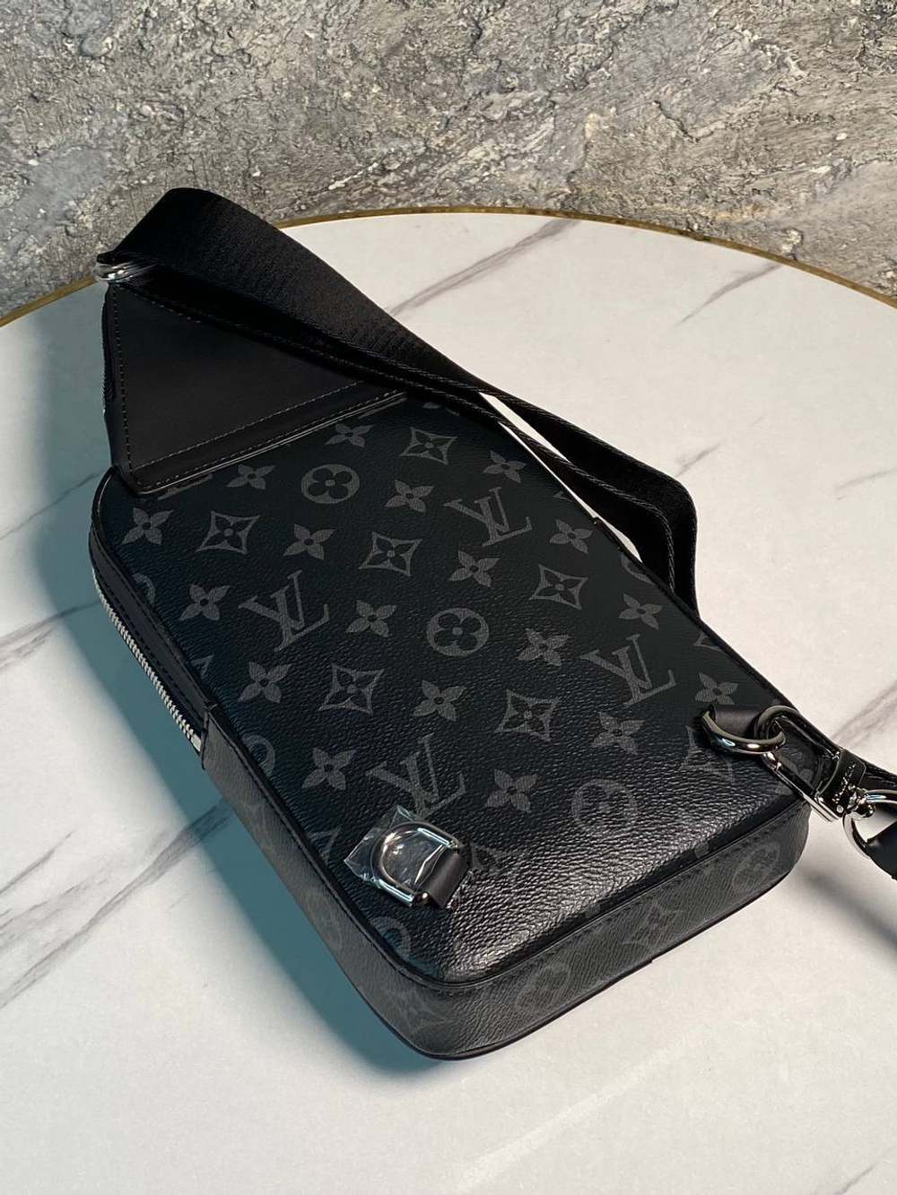 Сумка-мессенджер Louis Vuitton