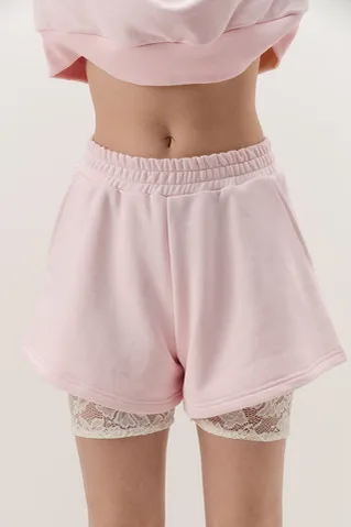 Шорты из футера укороченные сбоку нежно-розового цвета