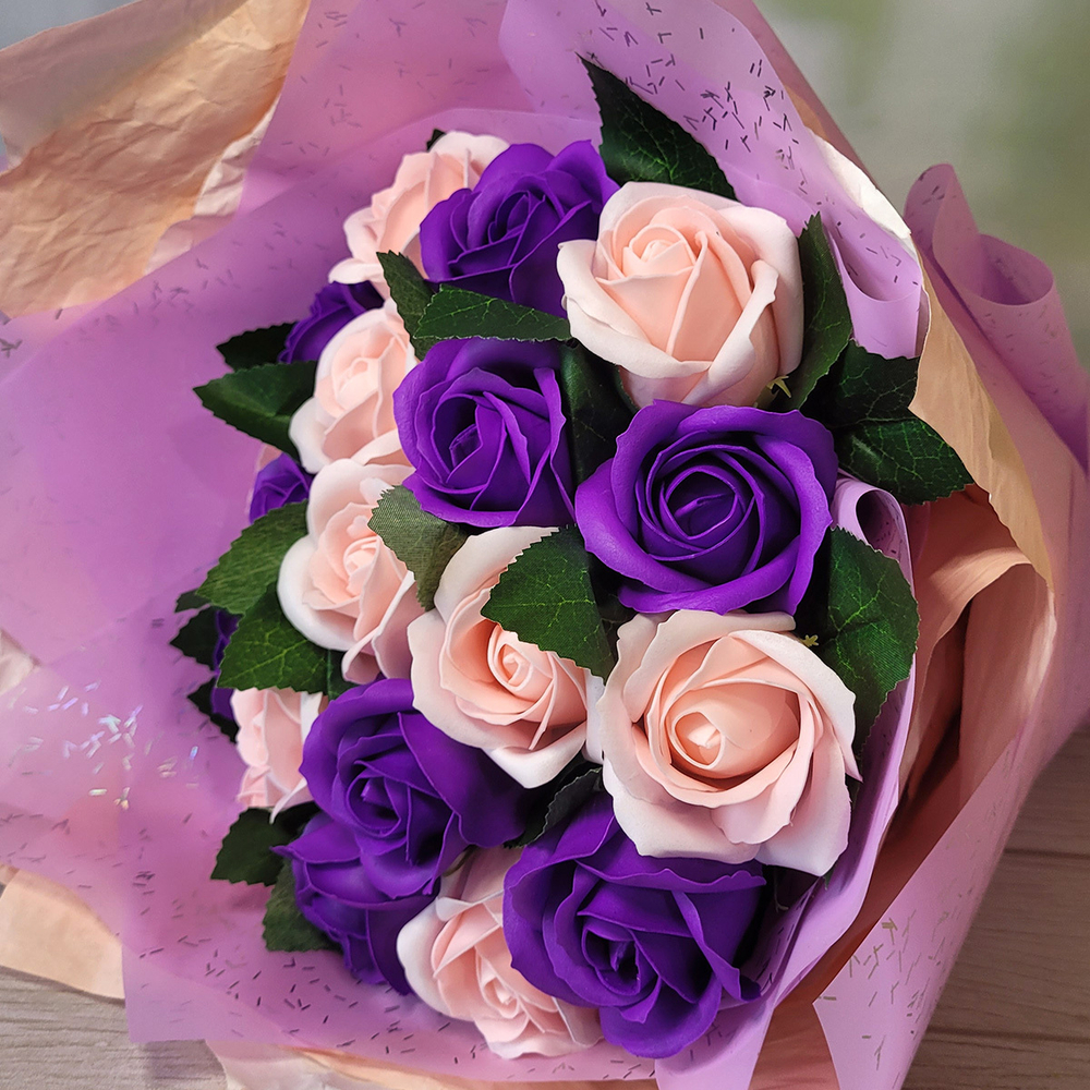 Букет мыльных роз фиолетовых и персиковых - 19 роз