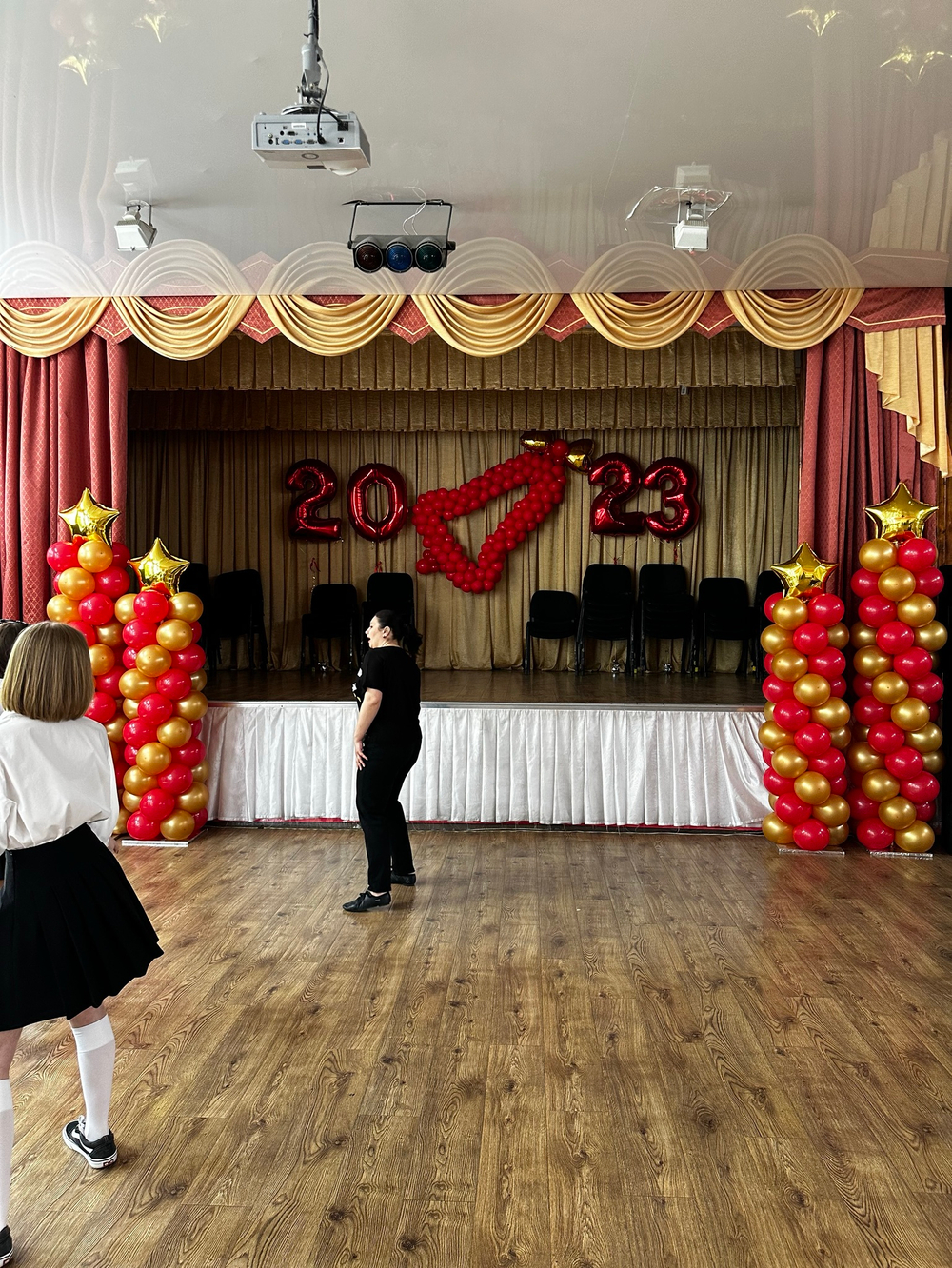 Оформление актового зала на выпускной в школе №2870