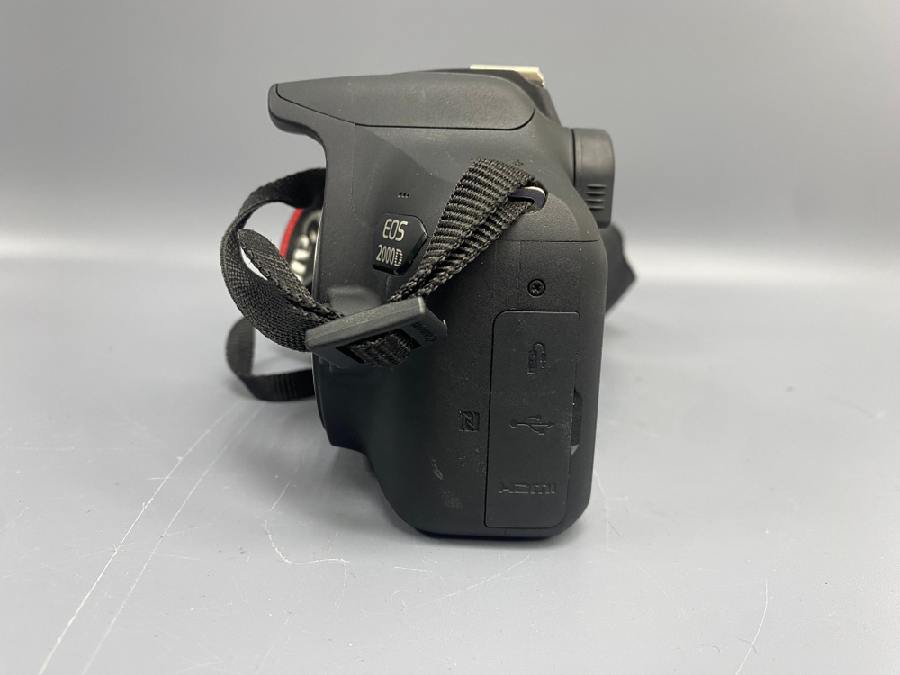 Canon 2000D Kit 18-55mm 890 кадров