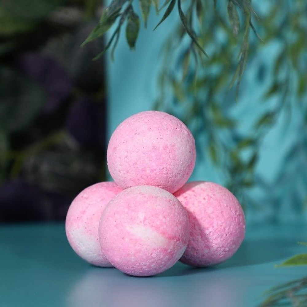 Набор из 4 бомбочек для ванны с ароматом клубники