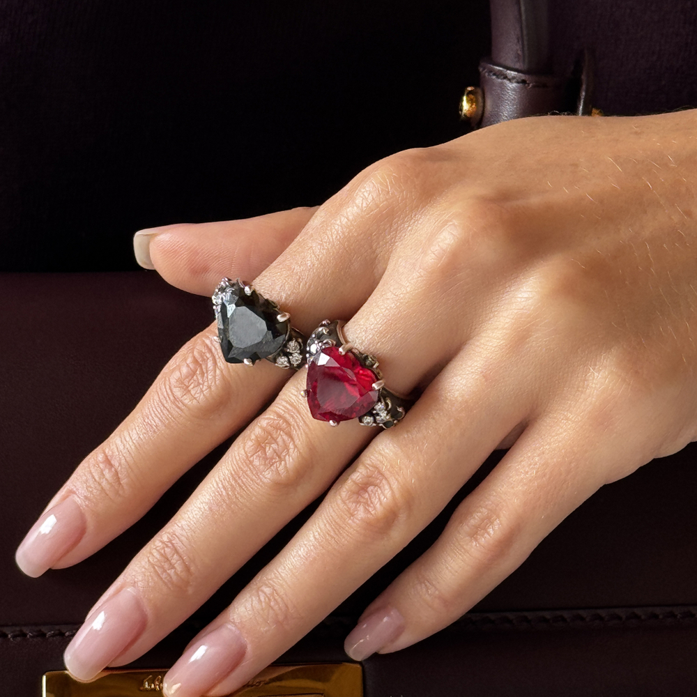 Серебряное кольцо с красным рубином - корундом