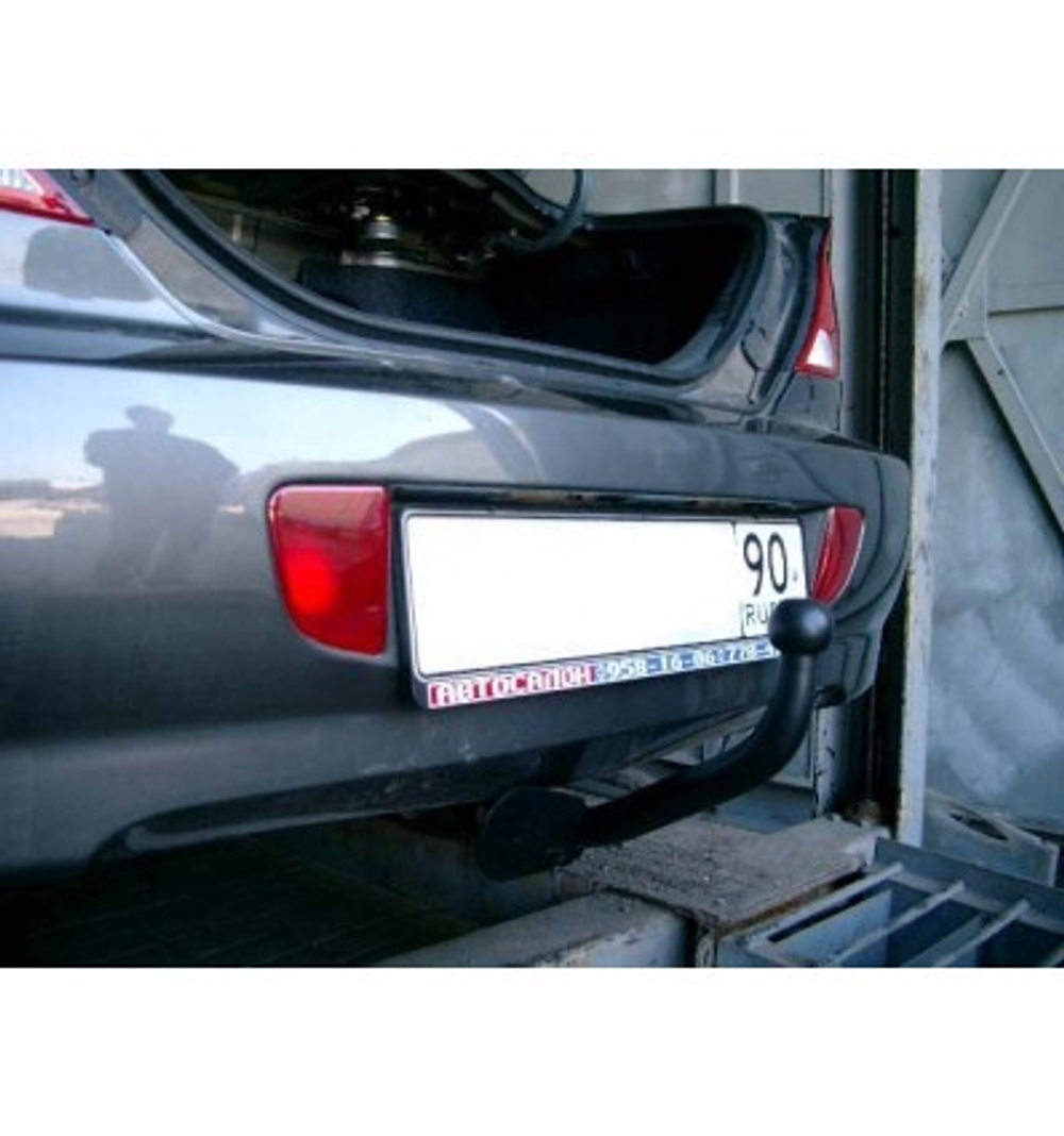 Фаркоп Kia Spectra седан 2004-2009, условно-съемный,(без электрики) Трейлер.7320