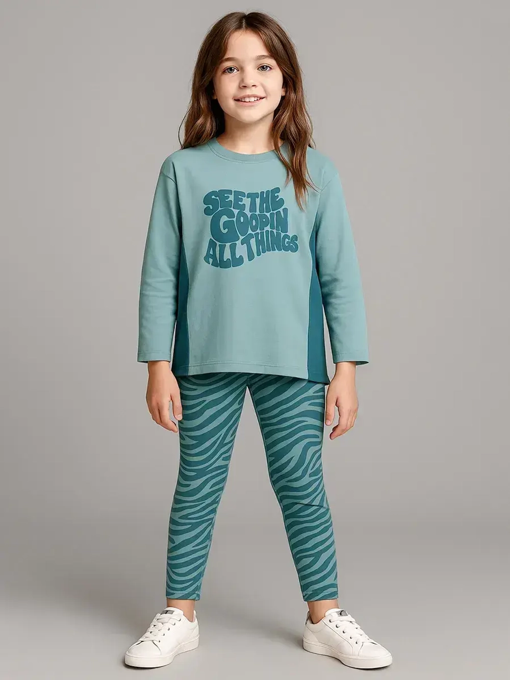 Зеленый костюм для девочки на осень