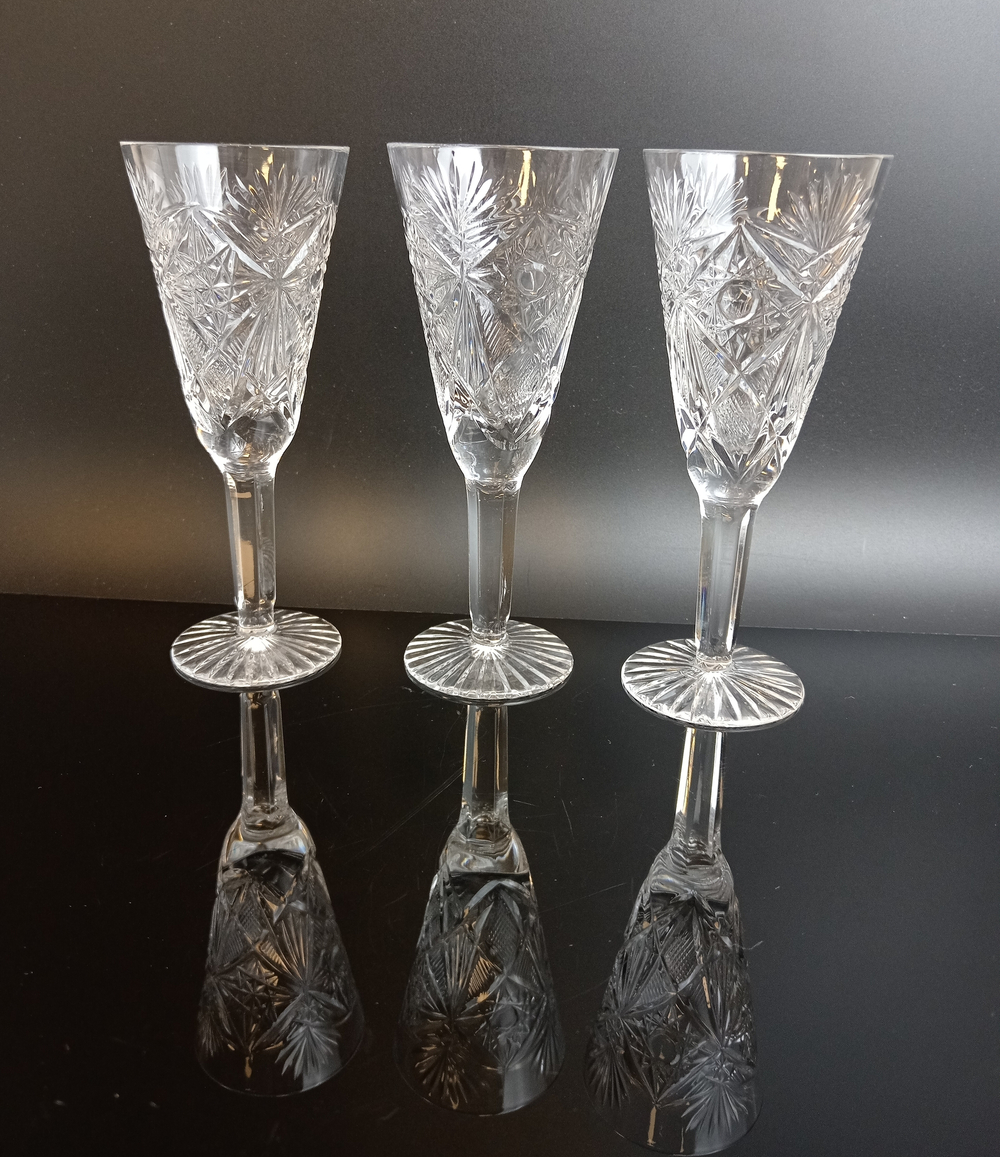 Фужеры на ножках набор из 3 штук 15.3 см, хрусталь, алмазная грань, 100 мл. , изящный геометрический орнамент, винтаж СССР 1970-1990 гг