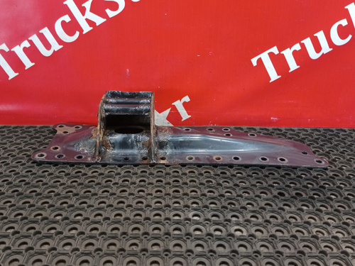 Кронштейн траверсы левый