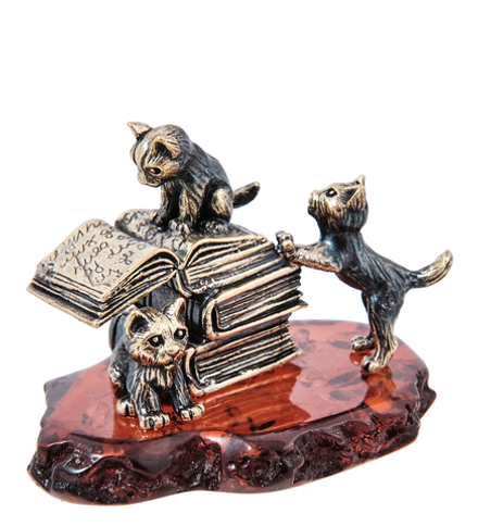 Народные промыслы AM- 650 Фигурка «Котята - тяга к знаниям» (латунь, янтарь)