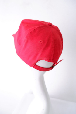 Кепка красная