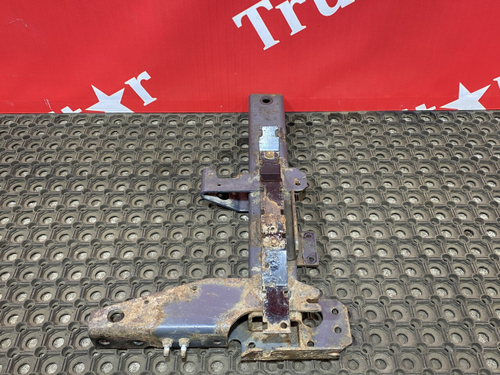 Кронштейн крыла передний левый