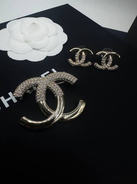Брошь CHANEL
